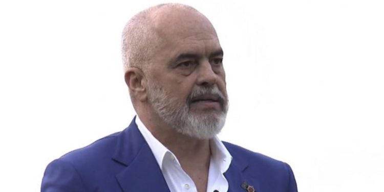 Rama me urgjencë në spital, futet në operacion