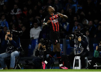 VIDEO/ Milan tregon “dhëmbët” para çerek-finales, “djajtë” turpërojnë Napolin në arenën “Maradona”