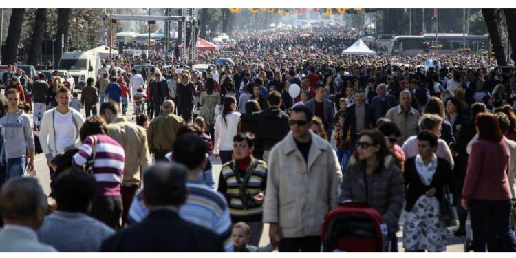 Shqiptarët shpenzojnë 147 euro për frymë për t’u veshur, më e ulëta në Europë