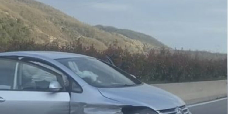 Aksident në autostradën Tiranë-Elbasan