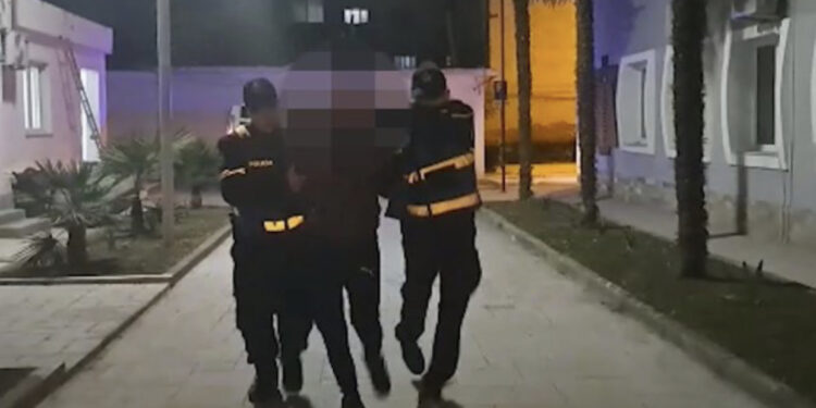 Bastisi firmën e ndërtimit me kallashnikov, në pranga 32-vjeçari në Vlorë