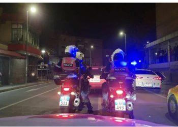 “Më sill 2 mijë € ose gjej vend dhe futu”! Si u kap polici që “hapi” derën e burgut?