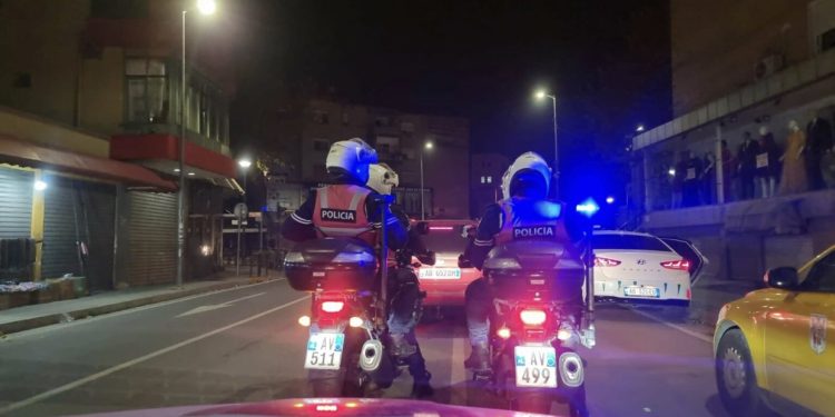 “Më sill 2 mijë € ose gjej vend dhe futu”! Si u kap polici që “hapi” derën e burgut?