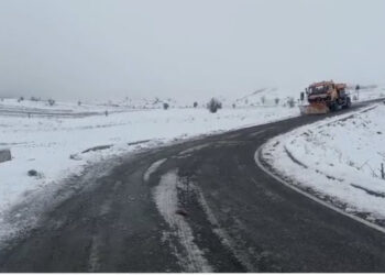 VIDEO/ Dëborë në pranverë, në verilindje të vendit trashësia ka arritur deri në 20 cm