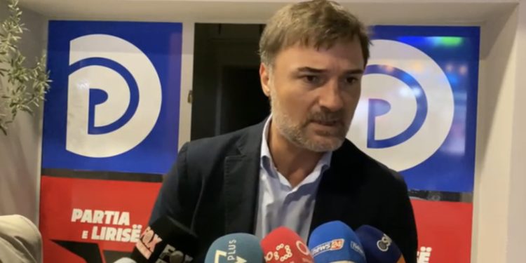 “Asnjëherë mos u dorëzo”, zbulohet kënga e fushatës së grupit Alibeaj