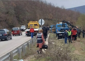 VIDEO/ PAMJET-Nxirren trupat e viktimave dhe makina në Librazhd