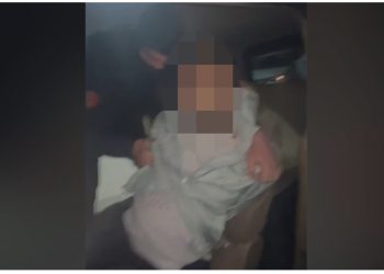 VIDEO/ “Ndal, duart lart”! Si u kapën “Xon Rraja” dhe “Çupja” pas iftarit?