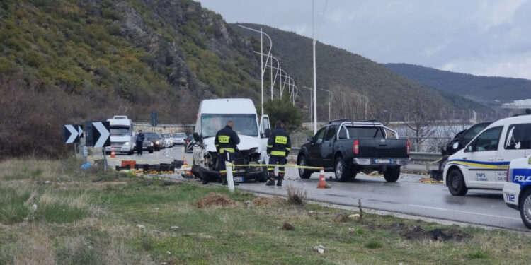 VIDEO/ Makinat copë- copë në Pogradec! Ambulanca mbushet me të plagosur