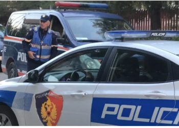 U kapën duke transportuar 13 emigrantë, arrestohen në Vorë dy të rinj nga Shkodra