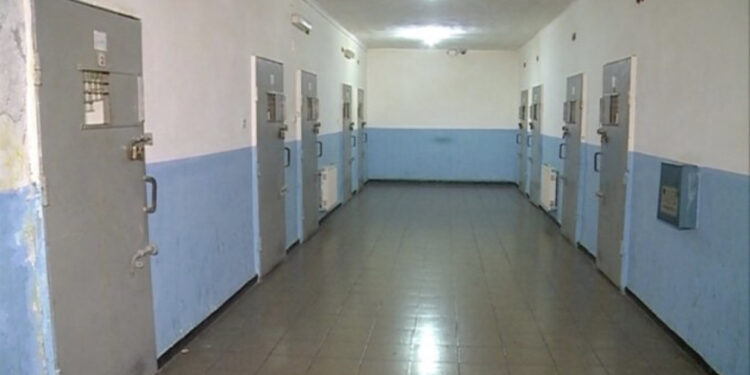 E rëndë në Tiranë! Vodhi biçikletën, i arrestuari vdes në burg