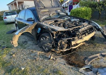 Kush ia vuri tritolin kreut të PD-së? Kaluan gardhin! Kamerat kapin autorët e maskuar