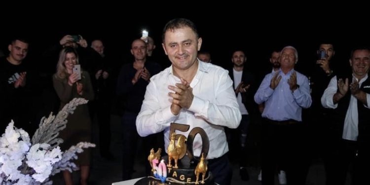 VIDEO/ U vra në Shëngjin, Ardian Nikulaj pak muaj më parë festoi 50-vjetorin!