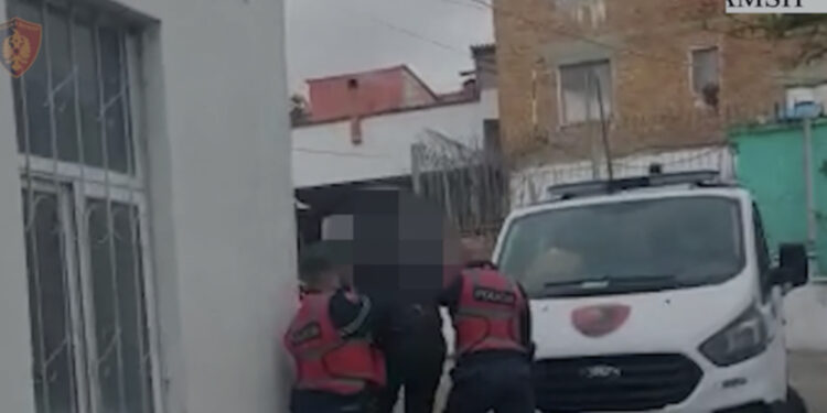 VIDEO/ Parandalohet ngjarja kriminale në Gramsh, në pranga tre shtetas