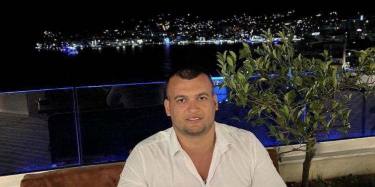 FOTO/ Ky është i riu që kërcënoi biznesmenin për tenderin 1 mln euro, jeta mes luksit në Dubai e Monte Carlo