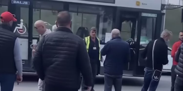 Çfarë po ndodh? Tjetër incident në linjat e urbanëve në Tiranë