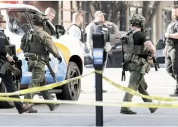 E pushuan nga puna, punonjësi i bankës merr armën dhe vret 5 kolegë!