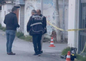 “Do ta vras atë malokun”, gazetari tregon të pathënat e krimit të dyfishtë në Kavajë: U plagos me thikë dhe djali i mitur