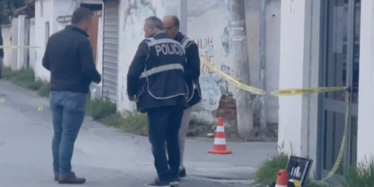 “Do ta vras atë malokun”, gazetari tregon të pathënat e krimit të dyfishtë në Kavajë: U plagos me thikë dhe djali i mitur