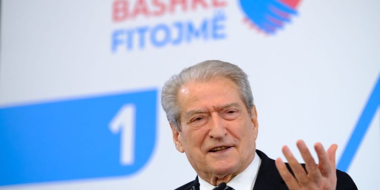 Berisha në Gramsh: Vij sot me krenari të veçantë sepse paraqes para jush, njeriun që ju keni zgjedhur, kandidatin e votës tuaj të lirë