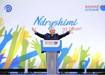 VIDEO/ Meta në Durrës: Igli Cara, i vetmi që paralajmëroi viktimat e tërmetit tragjik