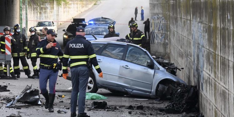 Makinë bëhet “fije fije”! Vdes tragjikisht 20-vjeçari