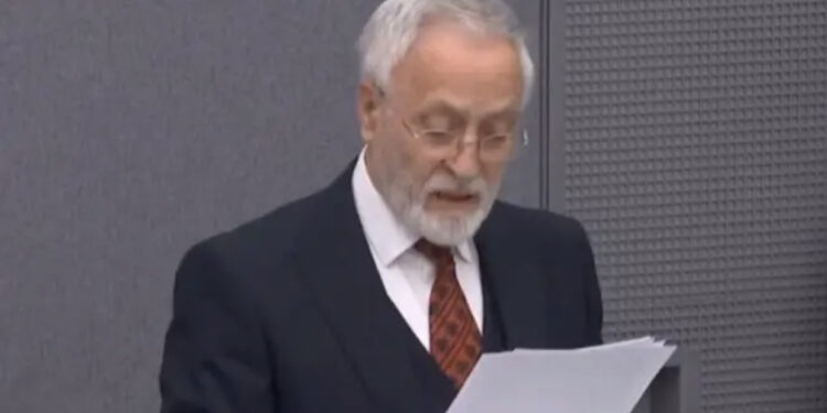 VIDEO/ LIVE-Krasniqi në Hagë: Ushtria serbe më ka torturuar babain