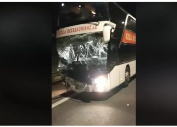 Aksident i rëndë në Athinë, autobusi merr para 2 makina