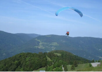E mori në qafë parashuta! Vdes turisti në Himarë
