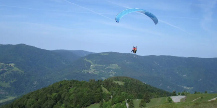 E mori në qafë parashuta! Vdes turisti në Himarë