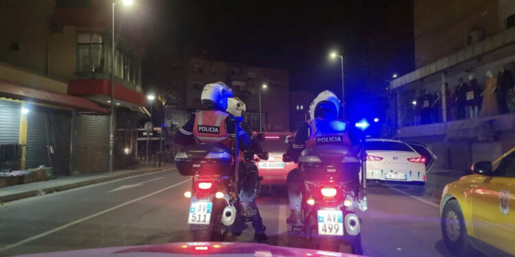 Hajdutët i vënë pistoletën në kokë biznesmenit në Tiranë