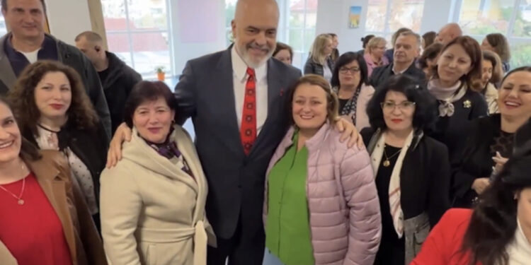 Prag zgjedhjesh, Rama premton rritje pagash për mësuesit: Ja sa do të paguhen ata të 9-vjeçares dhe ata të gjimnazit