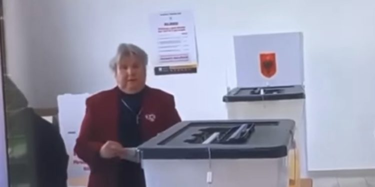 Berisha nxjerr videon: Shikoni manipulimin LIVE para kamerave të votave