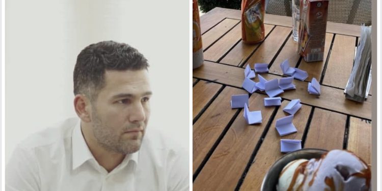 FOTO/ Andri Çota “gllabëron” lekët, te Sopoti i Librazhdit, pagat shpërndahen me ‘letër me vrimë’