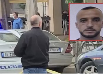 10 mijë Euro për kokën e killerit që vrau djalin në sy të të atit duke pirë kafe