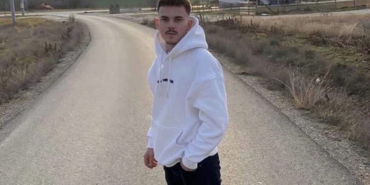 EMRI/ 19-vjeçari shqiptar bie nga skela dhe vdes në vend, arrestohet pronari