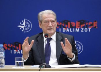 Berisha s’ka ndërmend të tërhiqet, paralajmëron protesta: Do të ngrihemi me një lëvizje të fuqishme