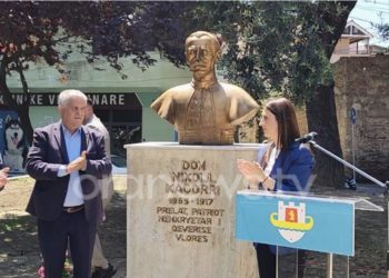 Rivendoset busti i Dom Nikoll Kaçorrit në qendër të Durrësit