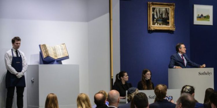 Bibla më e hershme në botë shitet me çmim marramendës