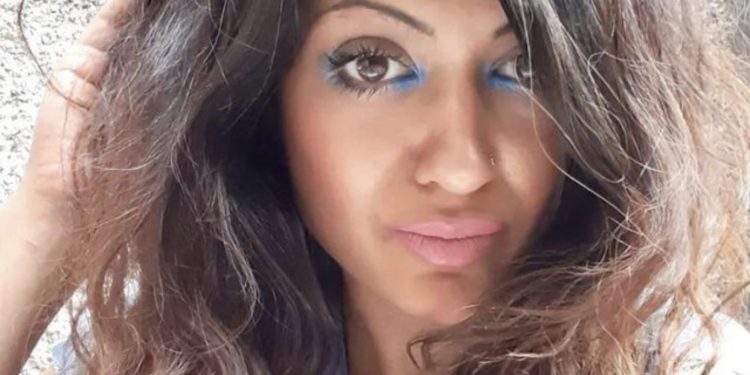 FOTO/ Ndoqi trendin e TikTok për të zier vezën, gruaja pëson djegie të rënda në fytyrë