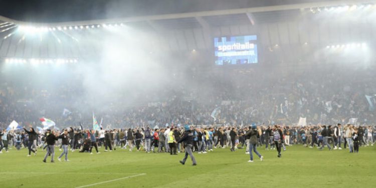 Festa e Napolit kthehet në tragjedi, një 26-vjeçar vritet me armë zjarri dhe disa të plagosur