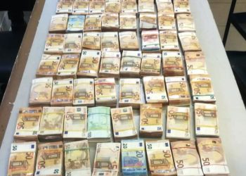 FOTO/Mes tyre dhe shqiptar, 33 të arrestuar me thasë me euro