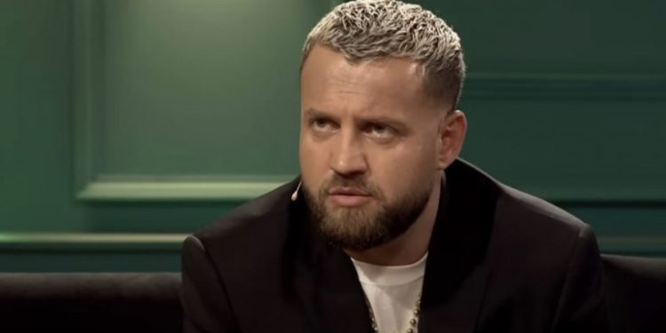 VIDEO/ Luiz Ejlli surprizon artistin e njohur