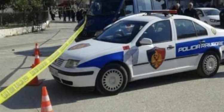 Makina merr para kalimtarin në vija të bardha, 68-vjeçari në gjendje kritike