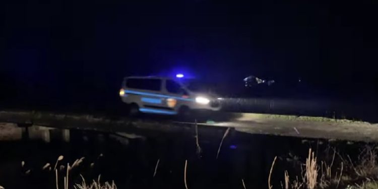 “Ndal, shtrihuni në tokë”! Trafikantët qëllojnë me armë drejt policisë