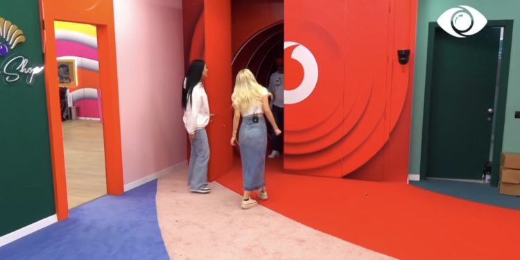 VIDEO/ Bie zilja! Hyrje surprizë dhe zarf brenda shtëpisë së “Big Brother”