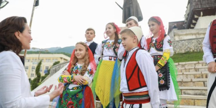 Lamtumira e Yuri Kim! Ambasadorja amerikane viziton Tropojën në përfundim të detyrës së saj në Shqipëri