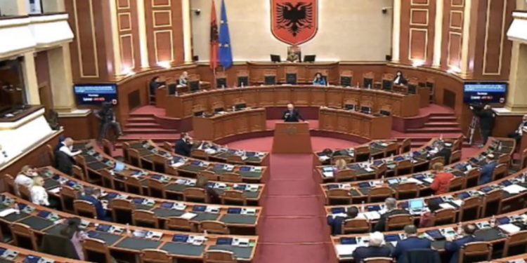 Deputetët rikthehen në Parlament, projektligjet që priten të miratohen