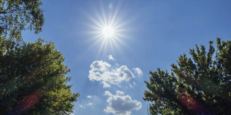 Rritje temperaturash dhe diell, parashikimi i motit për sot