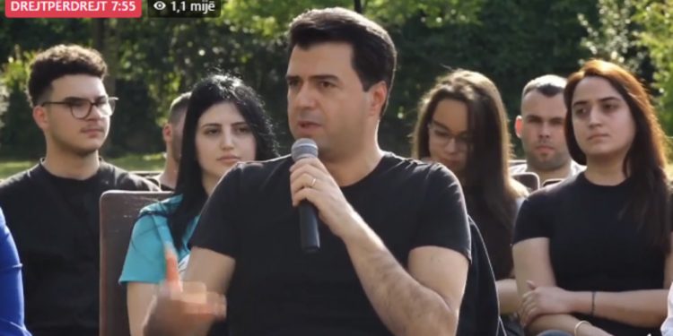 VIDEO/ Lulzim Basha bëhet “i gjallë”, nis takimin me të rinjtë demokratë: Nuk kam ardhur për fushatë