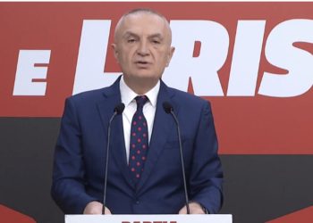 Dhuna ndaj KFOR-it në Veri, Meta: Vuçiç të largojë ushtrinë nga kufiri me Kosovën